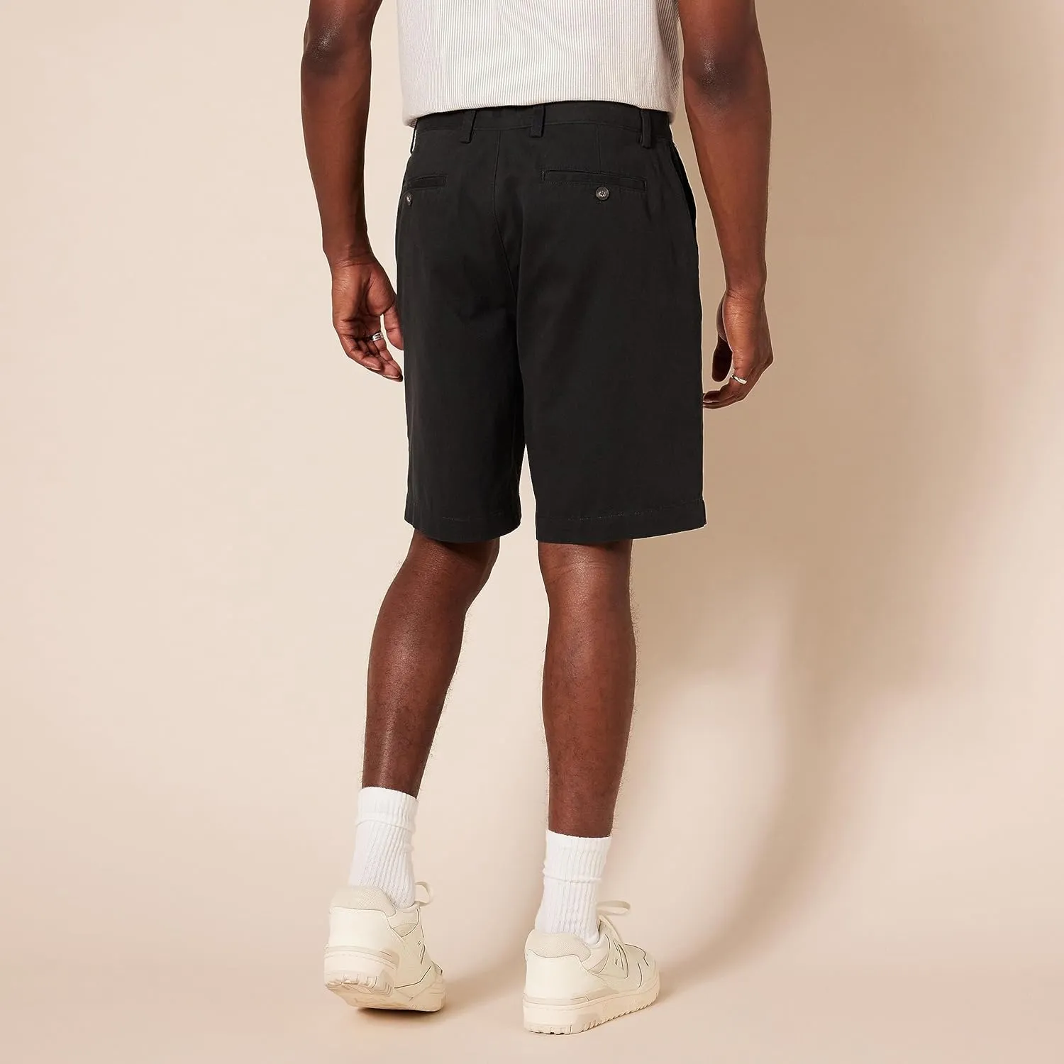 Amazon Essentials Men's Classic-Fit 9" Chino Short