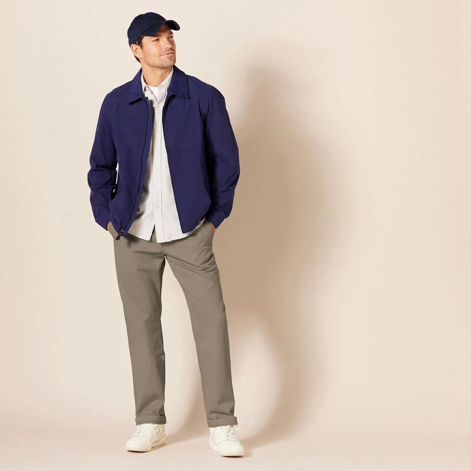 Amazon Essentials Men's Classic-Fit Wrinkle-Resistant Flat-Front Chino Pant (Available in Big & Tall)