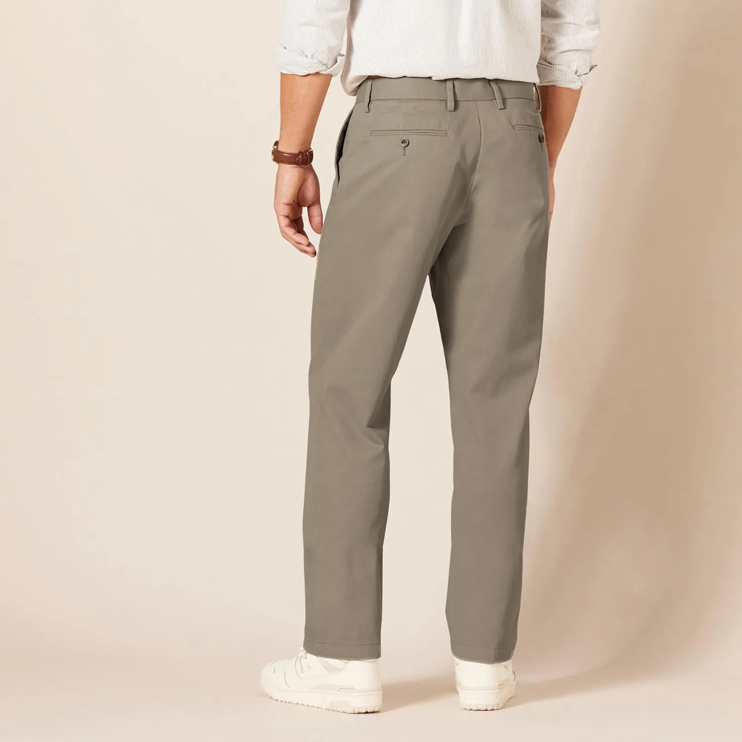 Amazon Essentials Men's Classic-Fit Wrinkle-Resistant Flat-Front Chino Pant (Available in Big & Tall)