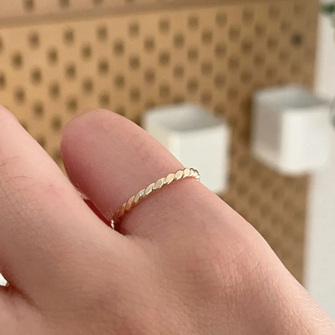 Classic Flat Twist Ring