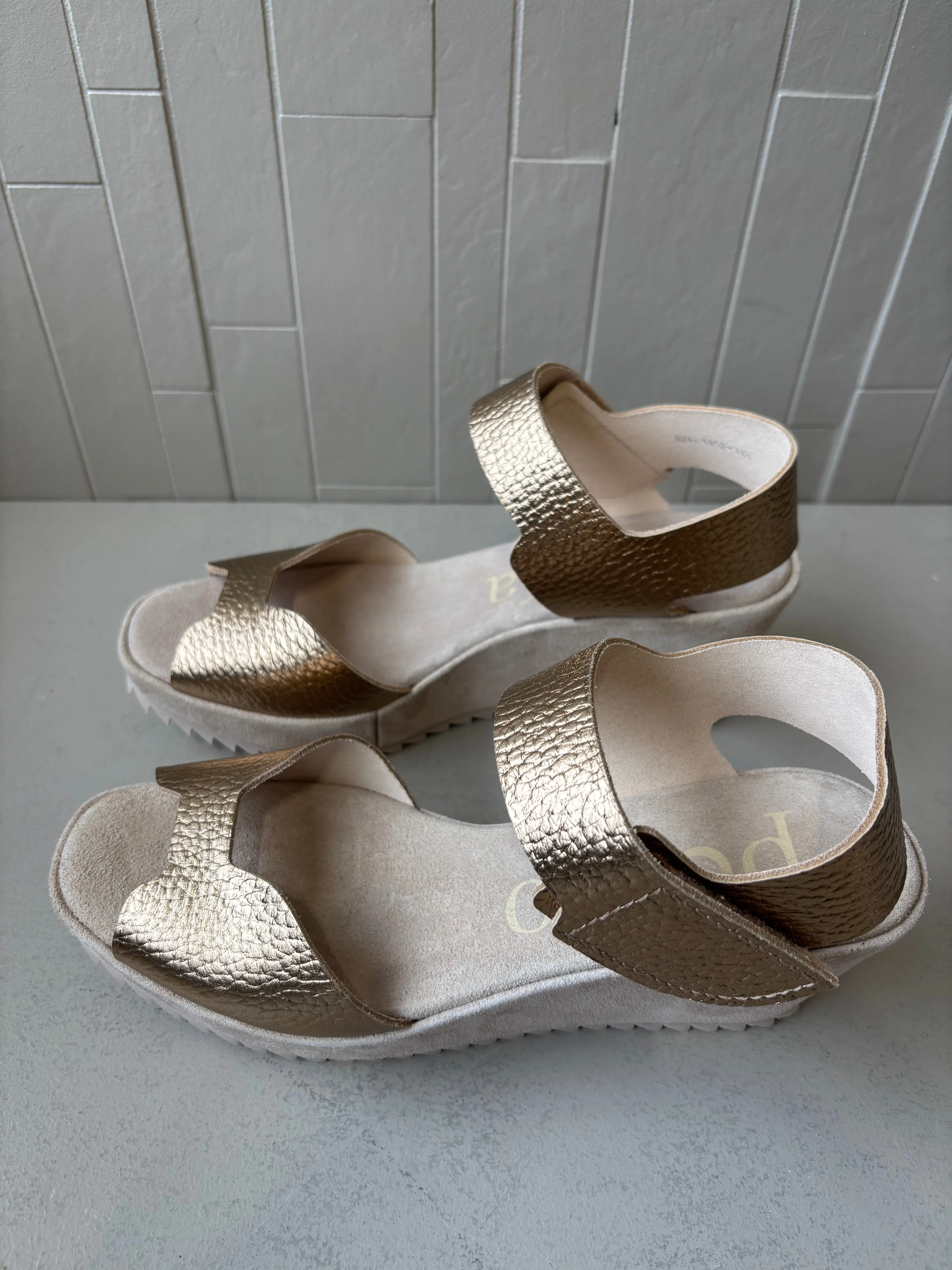 Fama Cava Cuervo Wedge Sandal