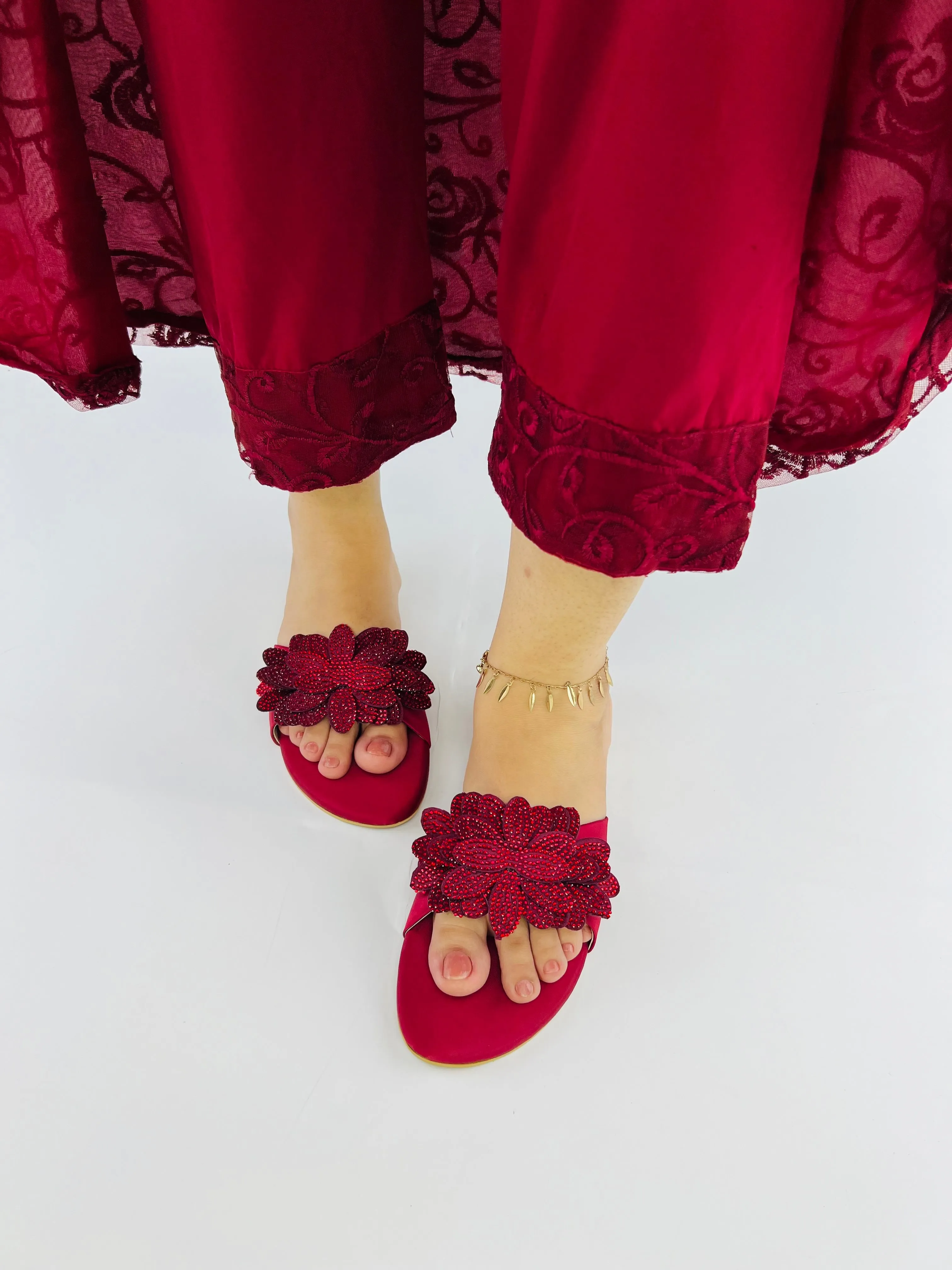 Melena Shiny Diamante Maroon Flower Rhinestone Decor Slides-11030