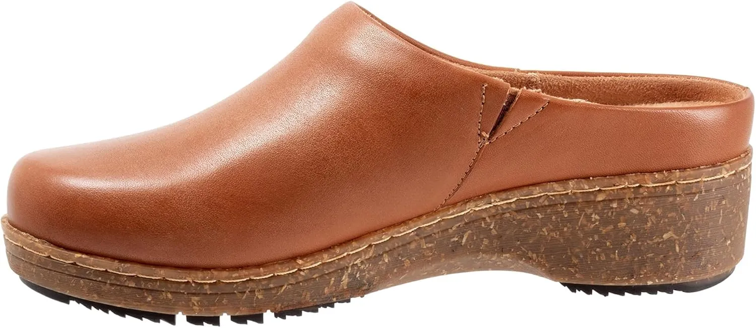 SoftWalk Women's Arvada Clog