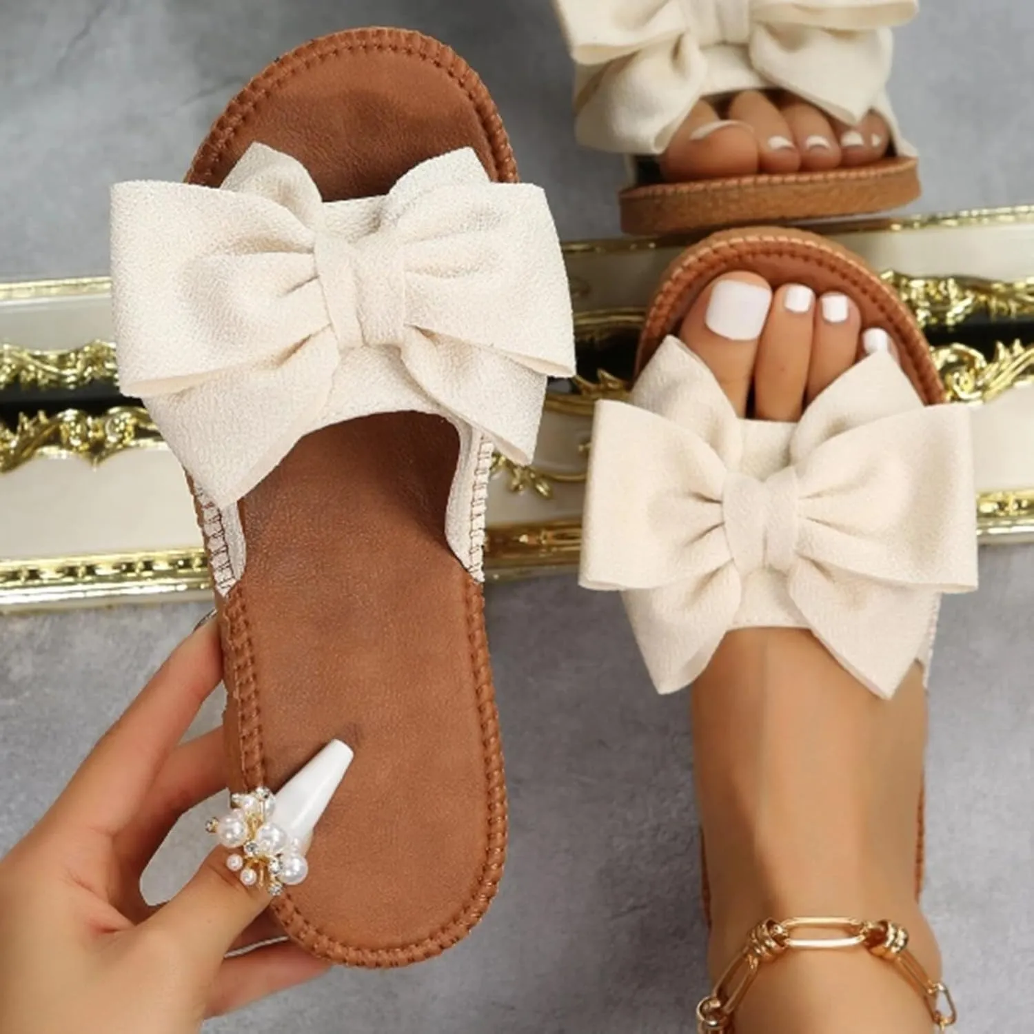 SuanlaTDS Womens Flat Sandals Dressy Summer 2025 Bow Open Toe Casual Comfortable Slip-on Slides Beach Slippers Low Heel Outdoor Slide Walking Shoes Flip Flops Party Bohemian Sandal