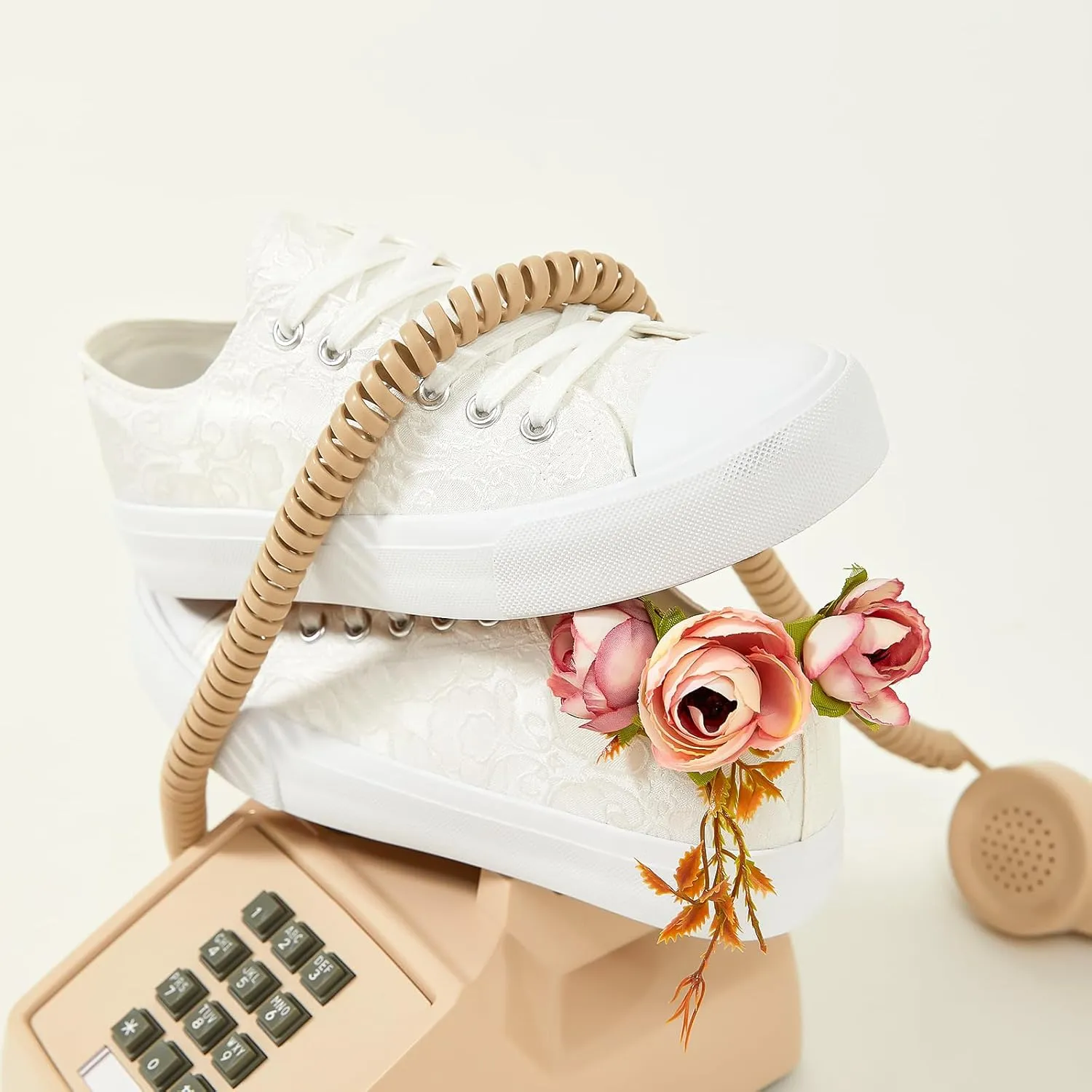 yageyan Womens White Tennis Shoes Low top Canvas Sneakers Women Fashion Shoes for Walking Casual Comfortable
